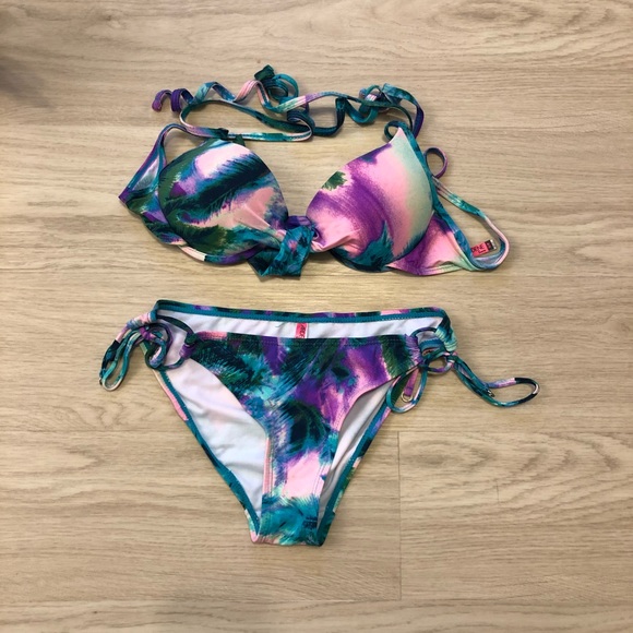 Bathing suits - Picture 2 of 5